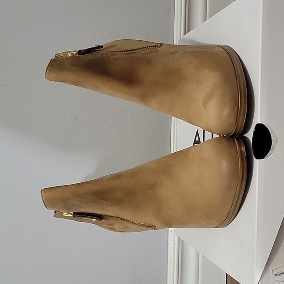 Brand new Aldo suede beige booties - size 10 - Picture 5 of 9